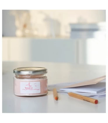 شمع معطر با ظرف شیشه ای درب دار ایکیا مدل ADELSYREN با رایحه گریپ فروت و گل رز 20 ساعتی
